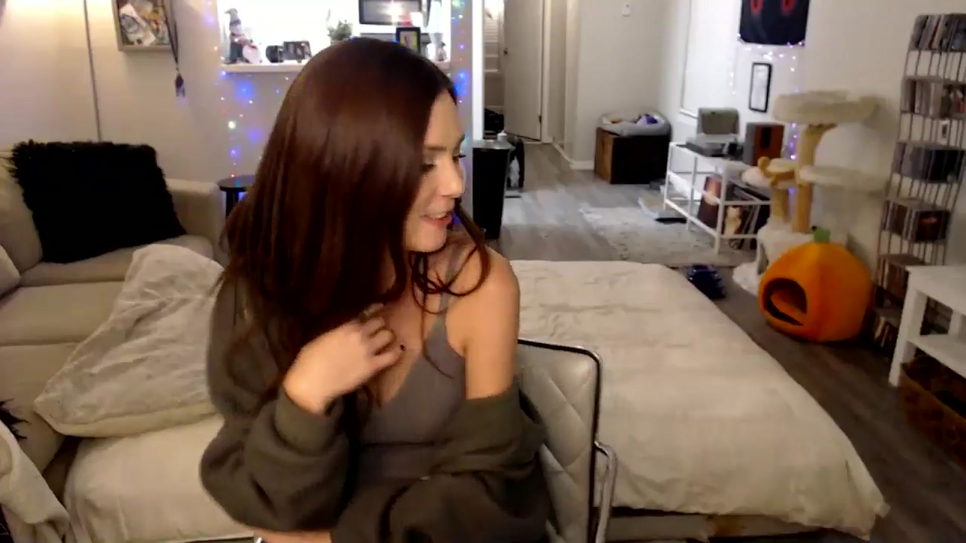 Gallery image thumbnail from Lakelove6's myfreecams stream on, 10/16/2024, 11:54 image 5 of 20