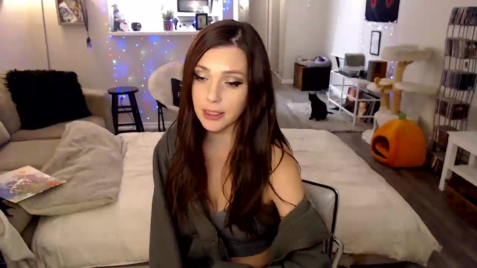 Gallery image thumbnail from Lakelove6's myfreecams stream on, 10/16/2024, 11:54 image 16 of 20