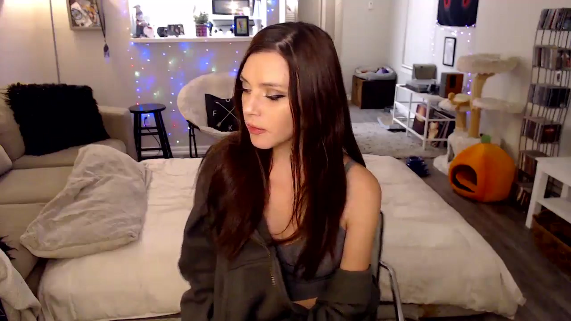 Gallery image thumbnail from Lakelove6's myfreecams stream on, 10/16/2024, 11:54 image 3 of 20