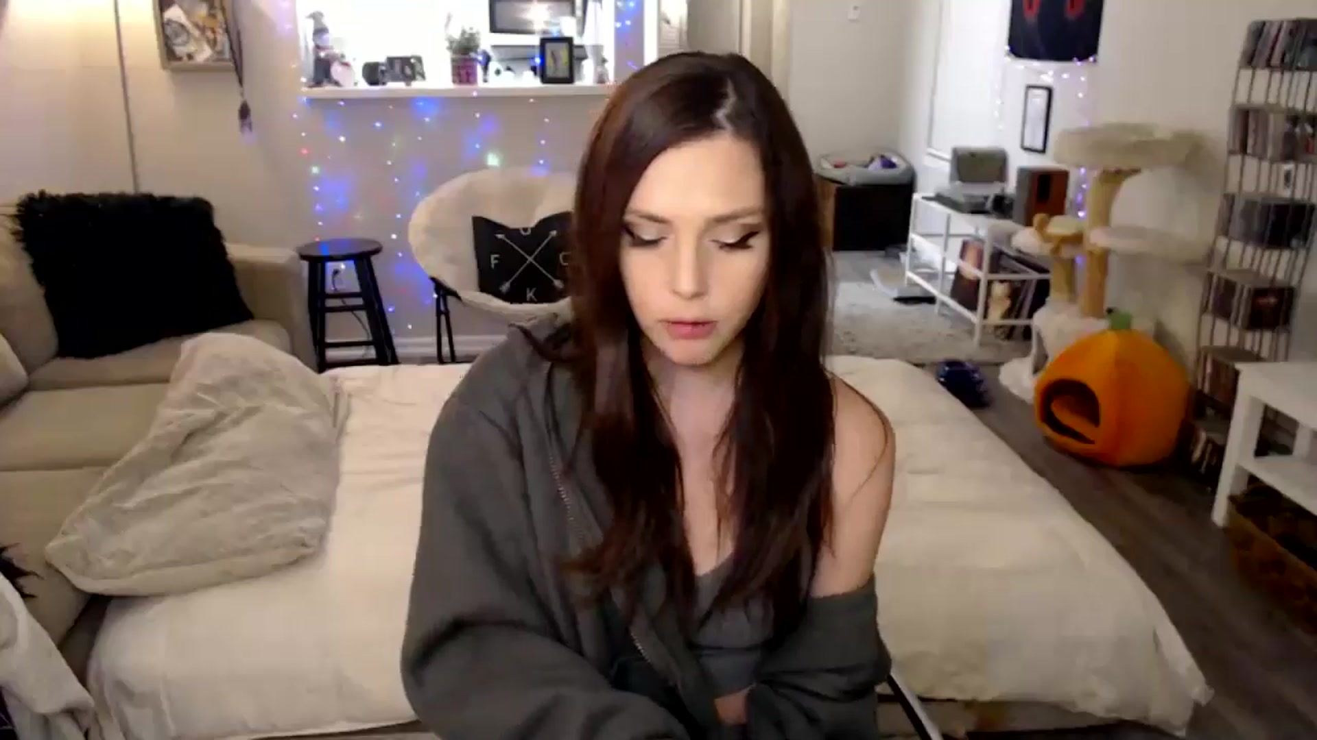 Gallery image thumbnail from Lakelove6's myfreecams stream on, 10/16/2024, 11:54 image 2 of 20