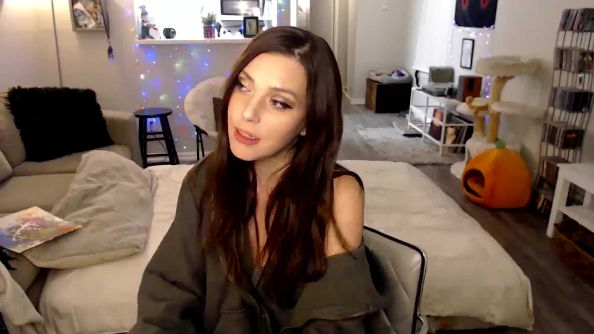 Gallery image thumbnail from Lakelove6's myfreecams stream on, 10/16/2024, 11:54 image 13 of 20