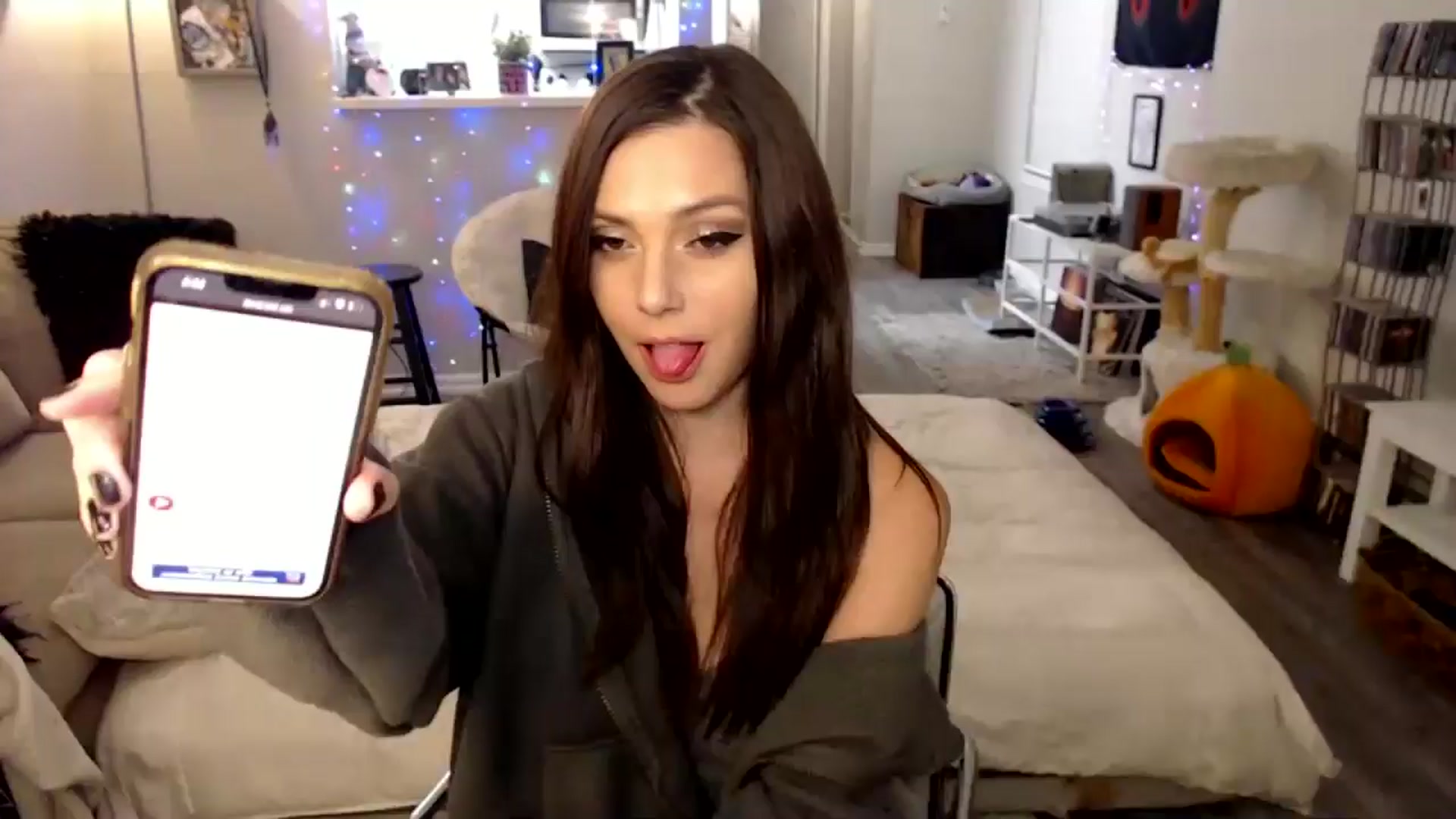 Gallery image thumbnail from Lakelove6's myfreecams stream on, 10/16/2024, 11:54 image 1 of 20