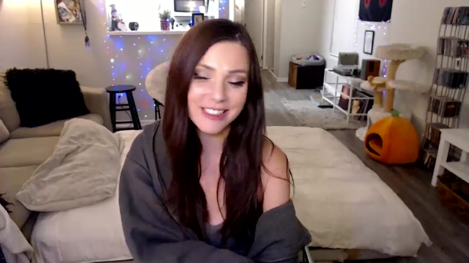 Gallery image thumbnail from Lakelove6's myfreecams stream on, 10/16/2024, 11:54 image 7 of 20
