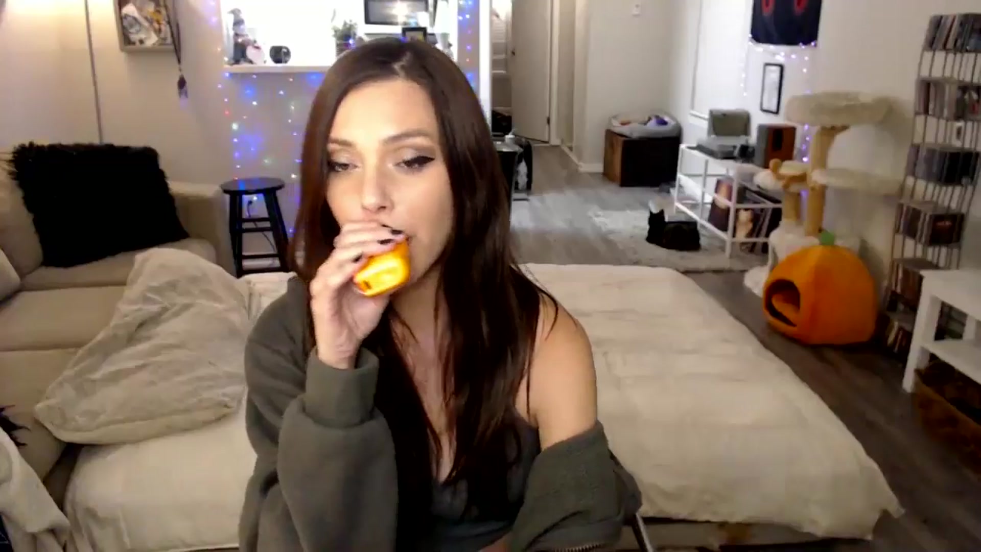 Gallery image thumbnail from Lakelove6's myfreecams stream on, 10/16/2024, 11:54 image 8 of 20