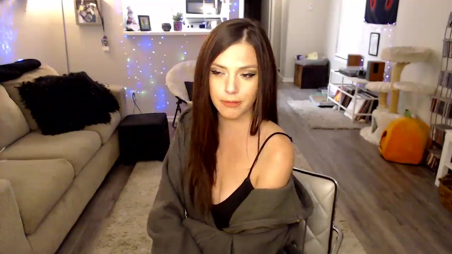 Gallery image thumbnail from Lakelove6's myfreecams stream on, 11/05/2024, 10:08 image 6 of 20