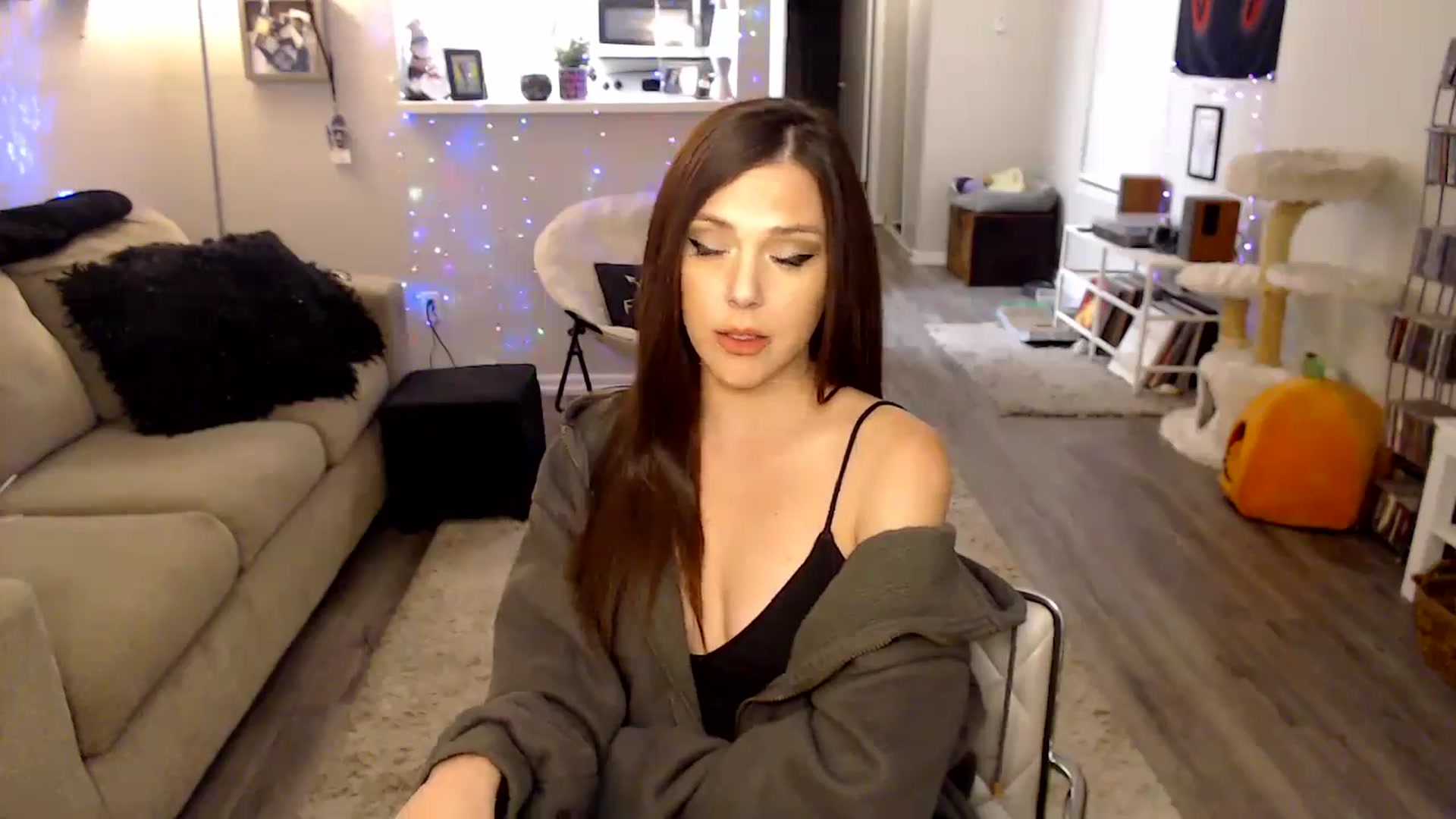 Gallery image thumbnail from Lakelove6's myfreecams stream on, 11/05/2024, 10:08 image 3 of 20