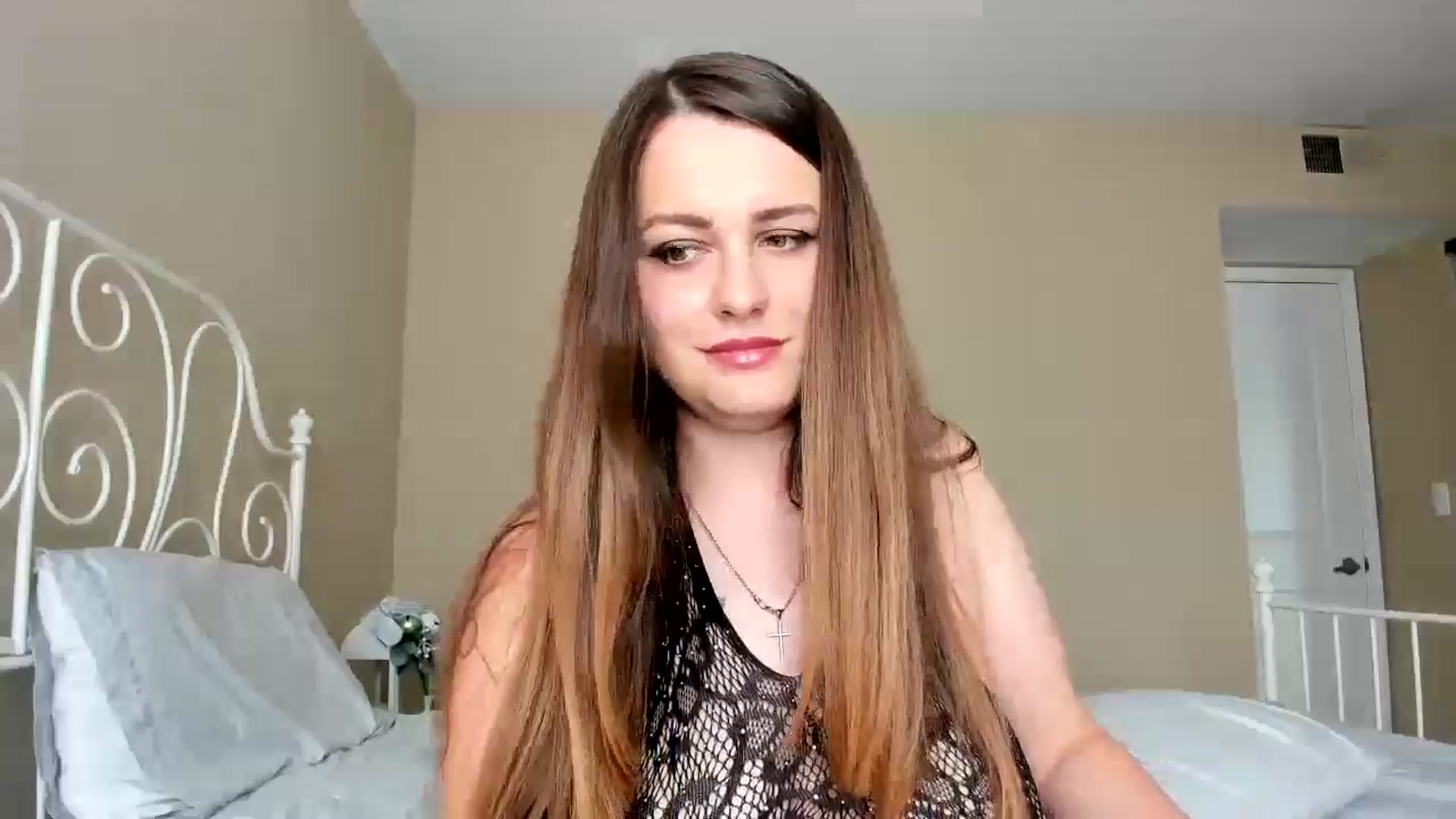 Gallery image thumbnail from Lakshmi_'s myfreecams stream on, 06/17/2024, 24:09 image 9 of 20