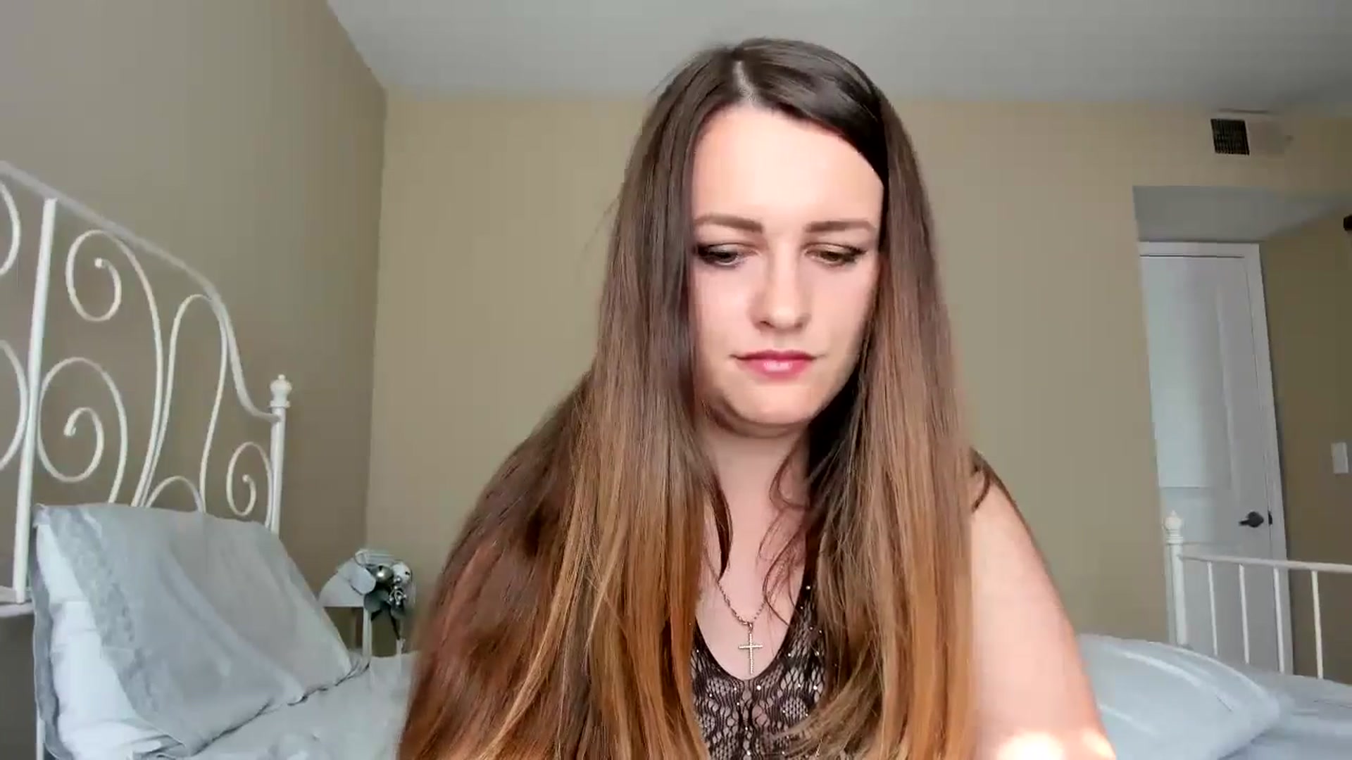 Gallery image thumbnail from Lakshmi_'s myfreecams stream on, 06/17/2024, 24:09 image 15 of 20