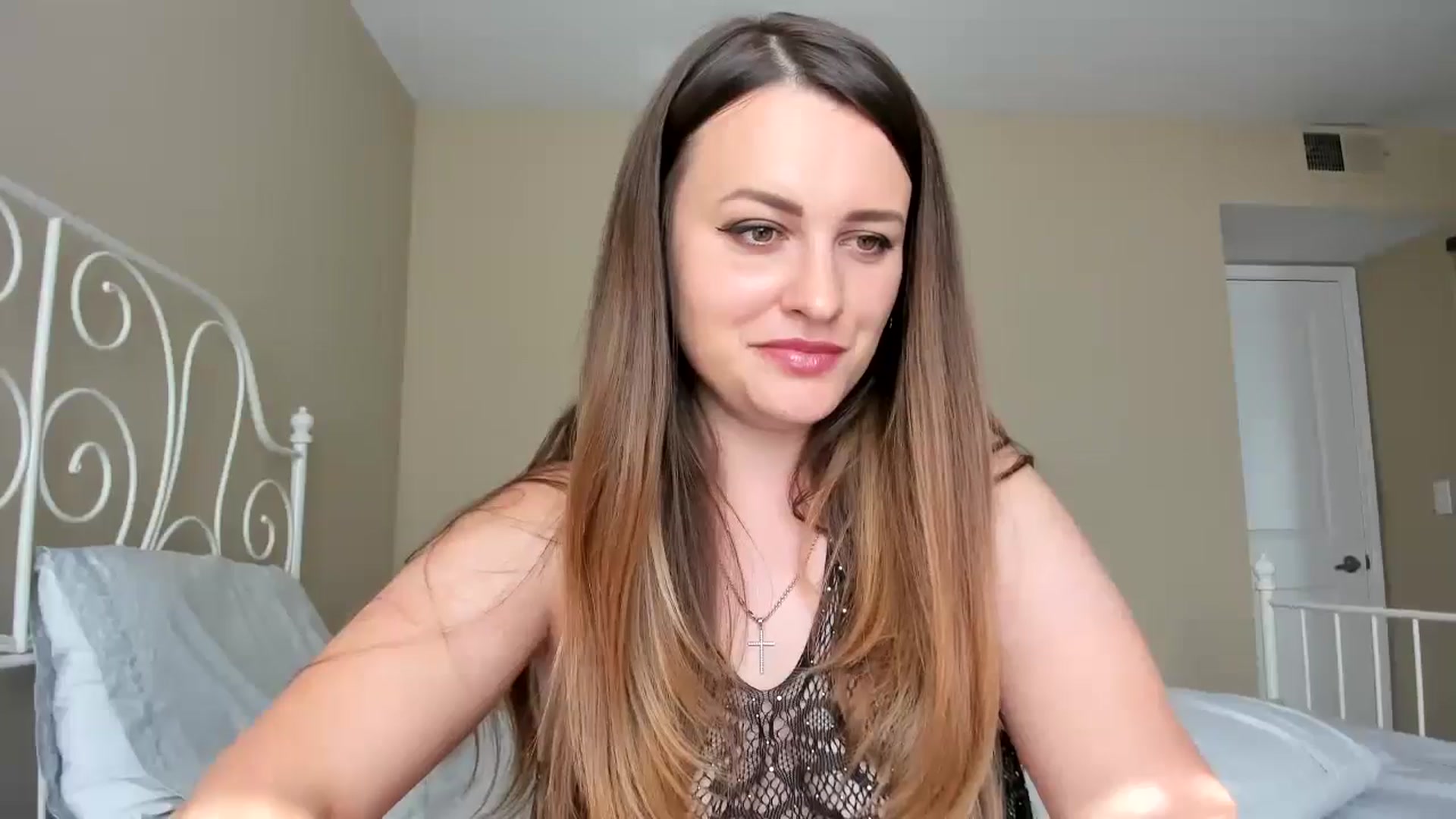 Gallery image thumbnail from Lakshmi_'s myfreecams stream on, 06/17/2024, 24:09 image 11 of 20