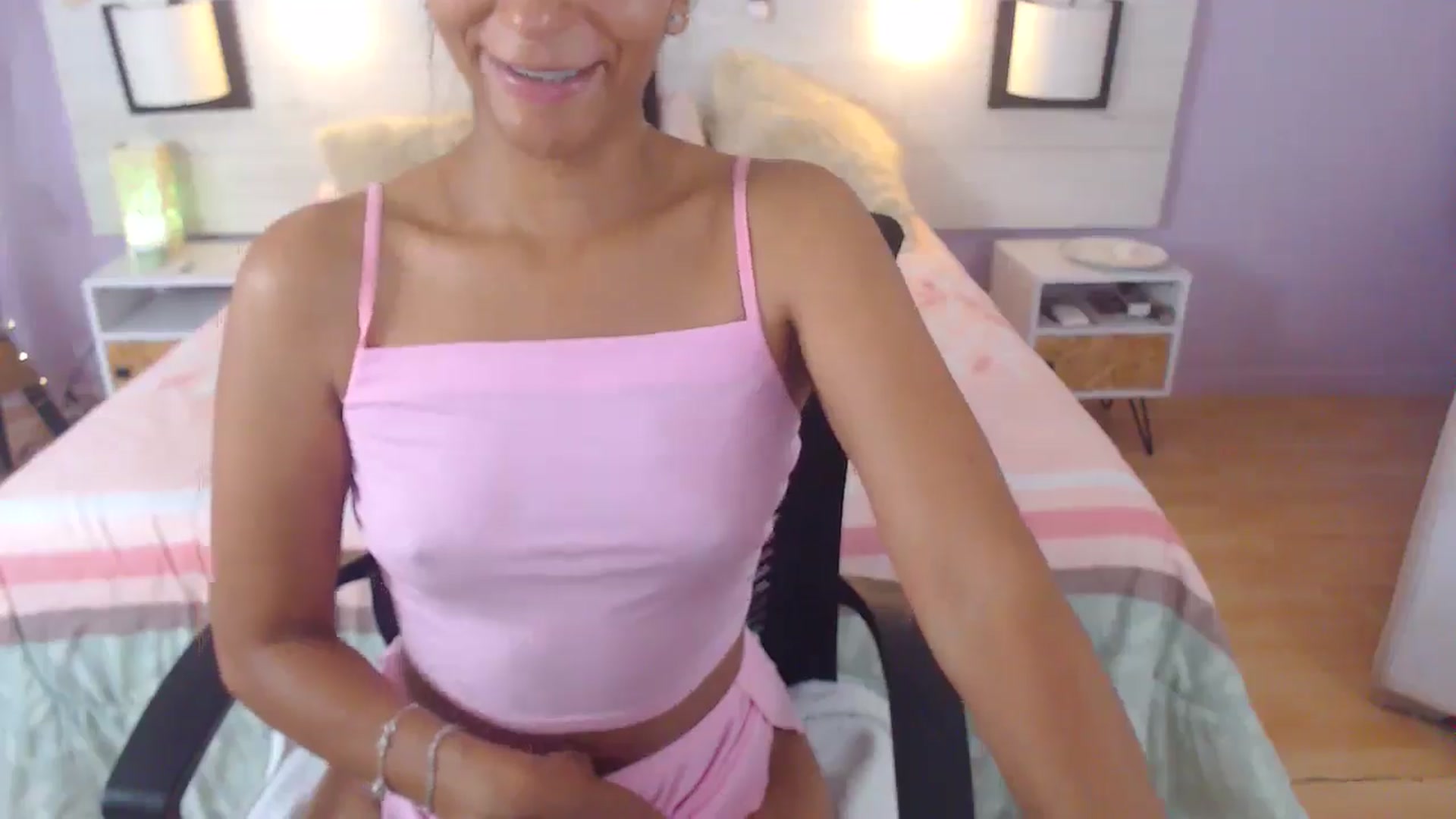 Gallery image thumbnail from Lakshmi_7's myfreecams stream on, 09/23/2025, 04:45 image 19 of 20