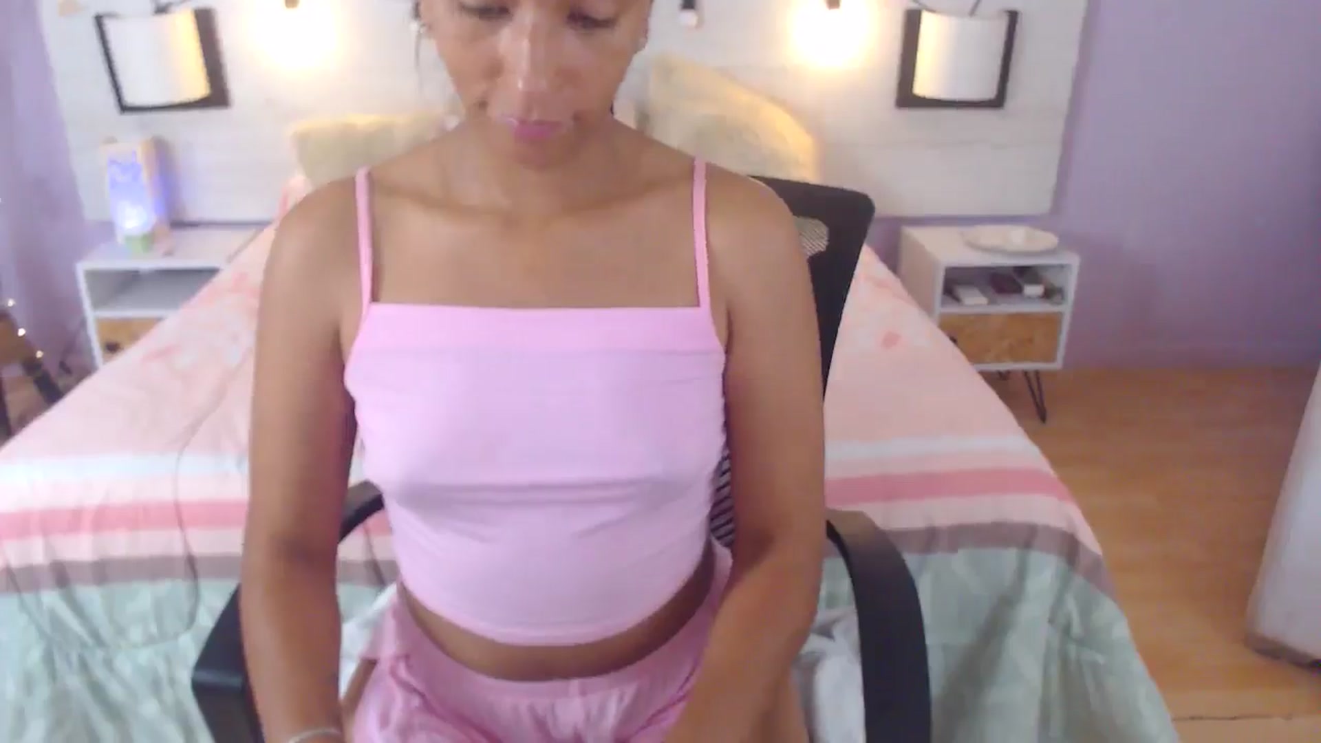 Gallery image thumbnail from Lakshmi_7's myfreecams stream on, 09/23/2025, 04:45 image 16 of 20