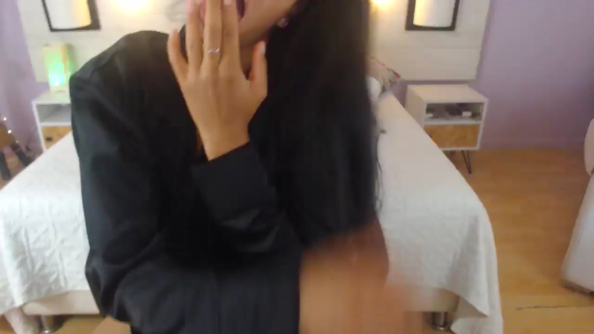 Gallery image thumbnail from Lakshmi_7's myfreecams stream on, 10/02/2025, 04:31 image 1 of 20