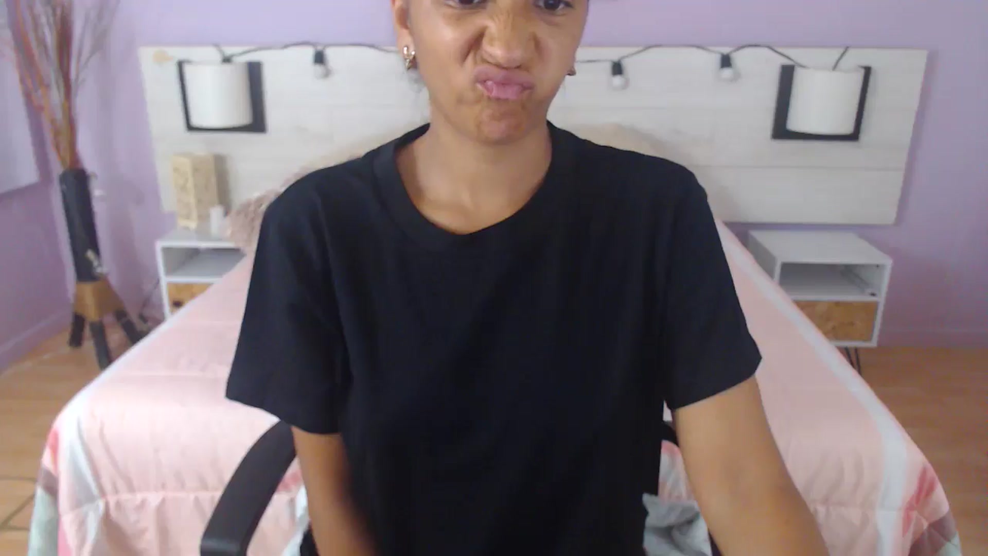 Gallery image thumbnail from Lakshmi_7's myfreecams stream on, 11/05/2025, 02:30 image 5 of 20