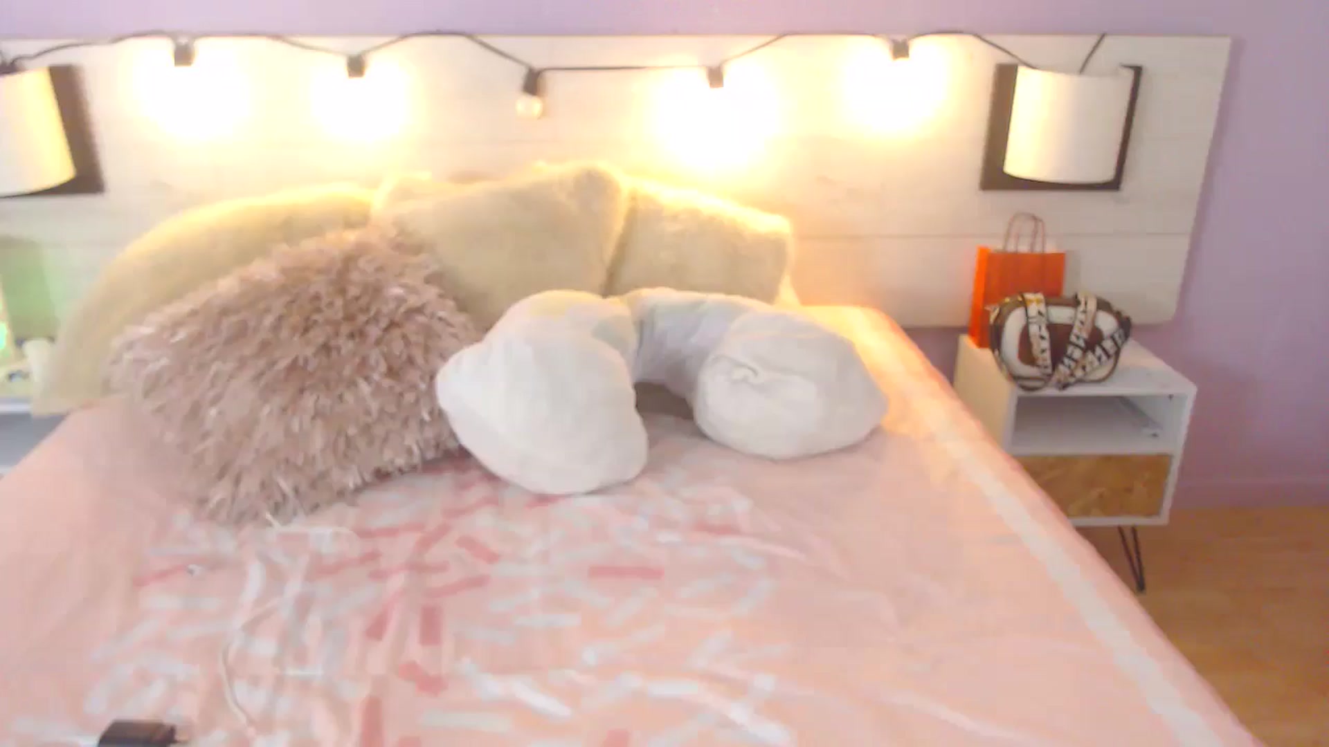 Gallery image thumbnail from Lakshmi_7's myfreecams stream on, 12/11/2025, 24:11 image 12 of 20
