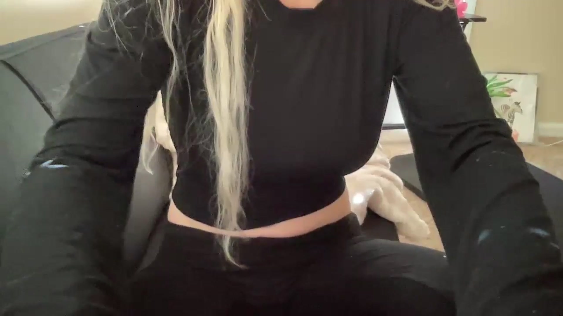 Gallery image thumbnail from Lalalallal's myfreecams stream on, 05/08/2024, 16:27 image 4 of 20