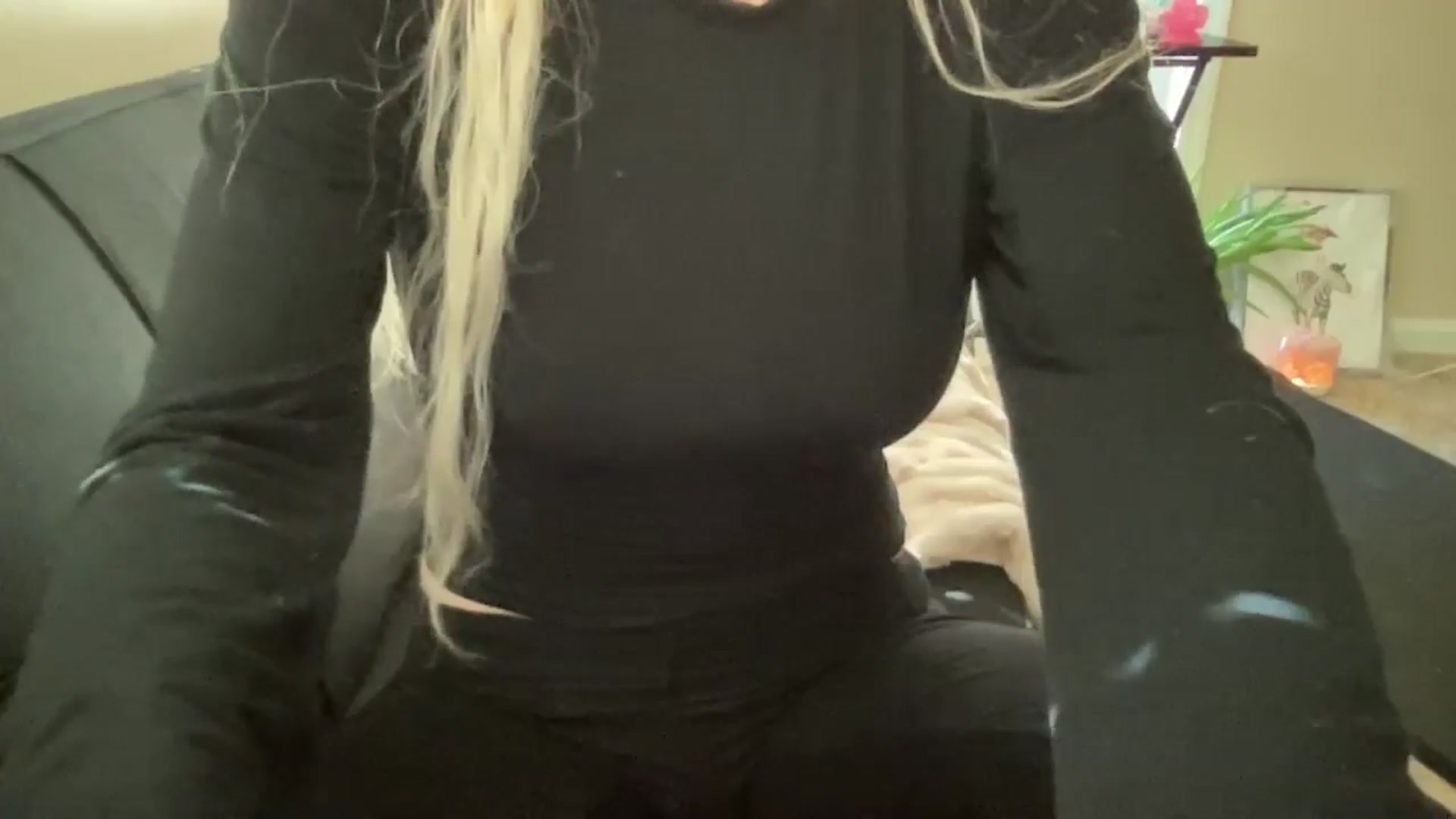 Gallery image thumbnail from Lalalallal's myfreecams stream on, 05/08/2024, 16:27 image 15 of 20