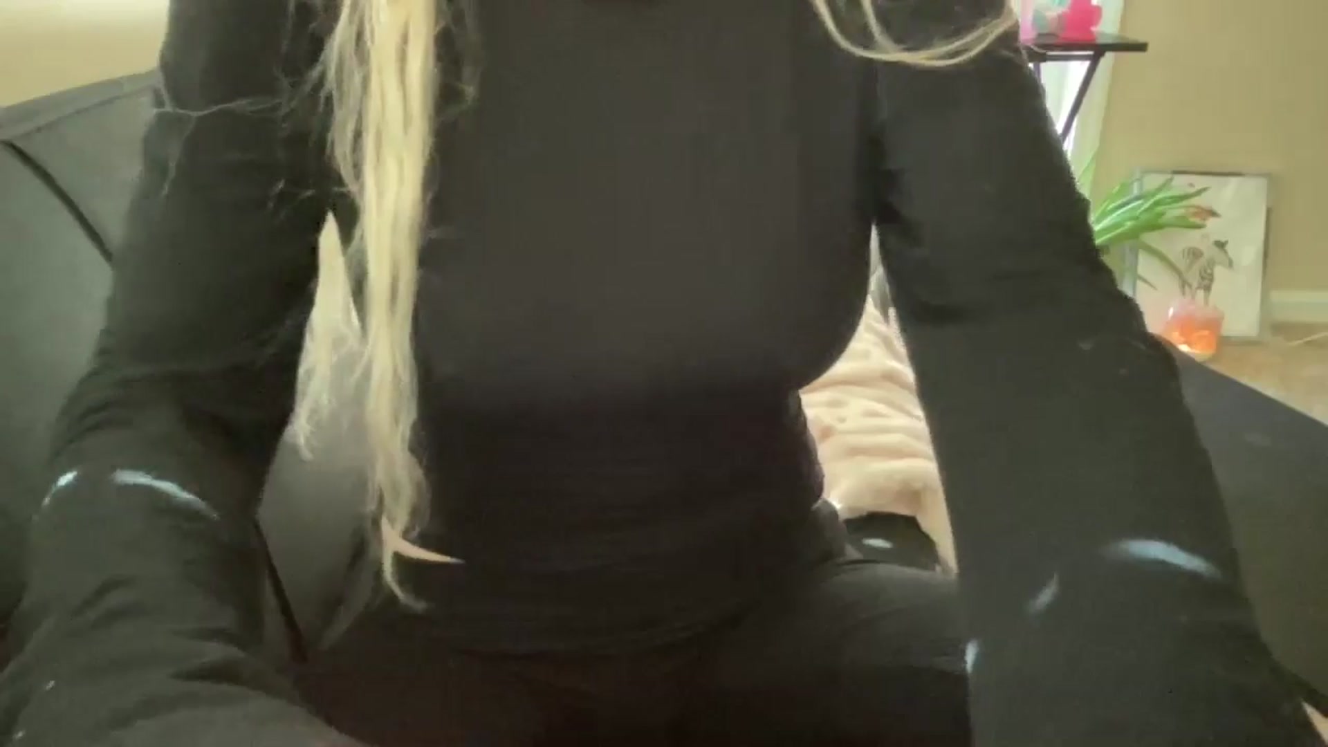 Gallery image thumbnail from Lalalallal's myfreecams stream on, 05/08/2024, 16:27 image 14 of 20