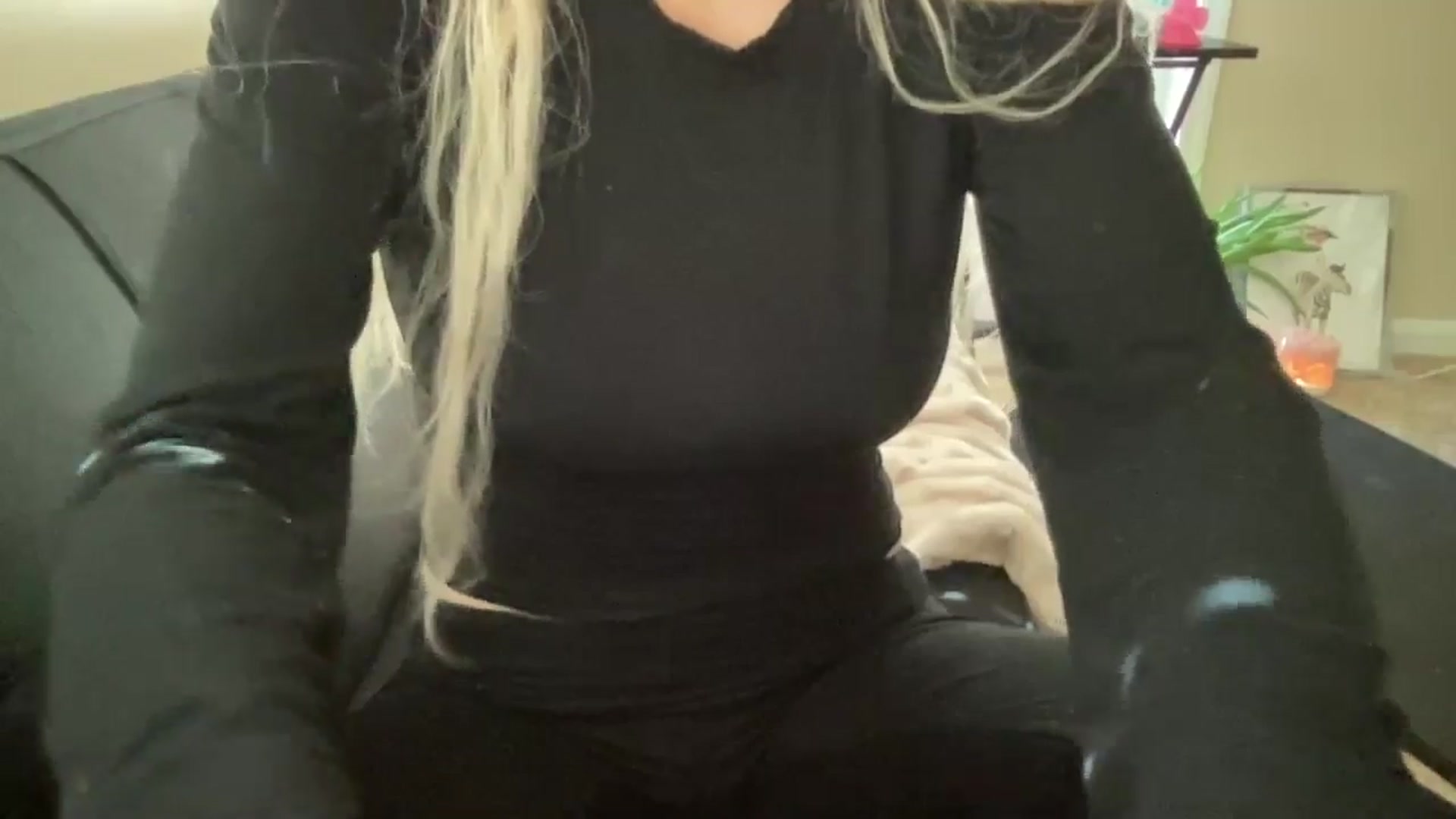 Gallery image thumbnail from Lalalallal's myfreecams stream on, 05/08/2024, 16:27 image 16 of 20