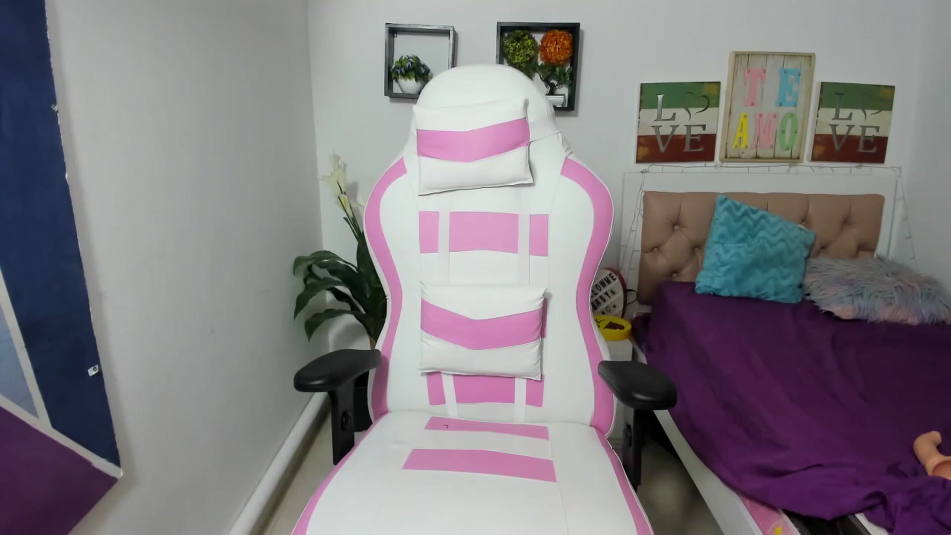 Gallery image thumbnail from Lalita3's myfreecams stream on, 11/25/2022, 02:54 image 7 of 20