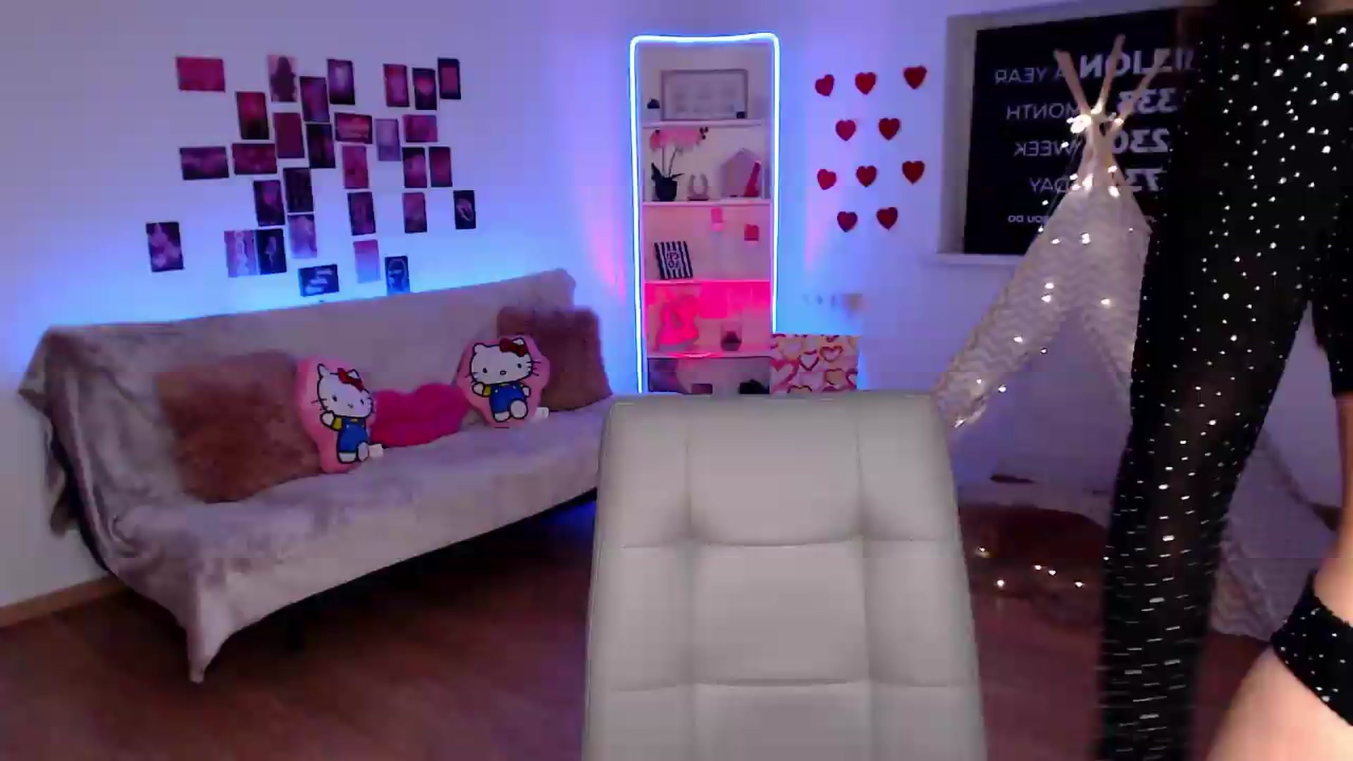 Gallery image thumbnail from Lally's myfreecams stream on, 08/13/2026, 02:05 image 8 of 20