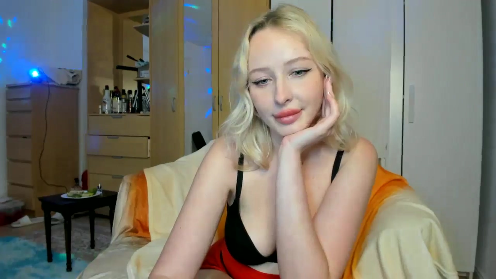 Gallery image thumbnail from Lamantina's myfreecams stream on, 06/26/2024, 01:05 image 14 of 20