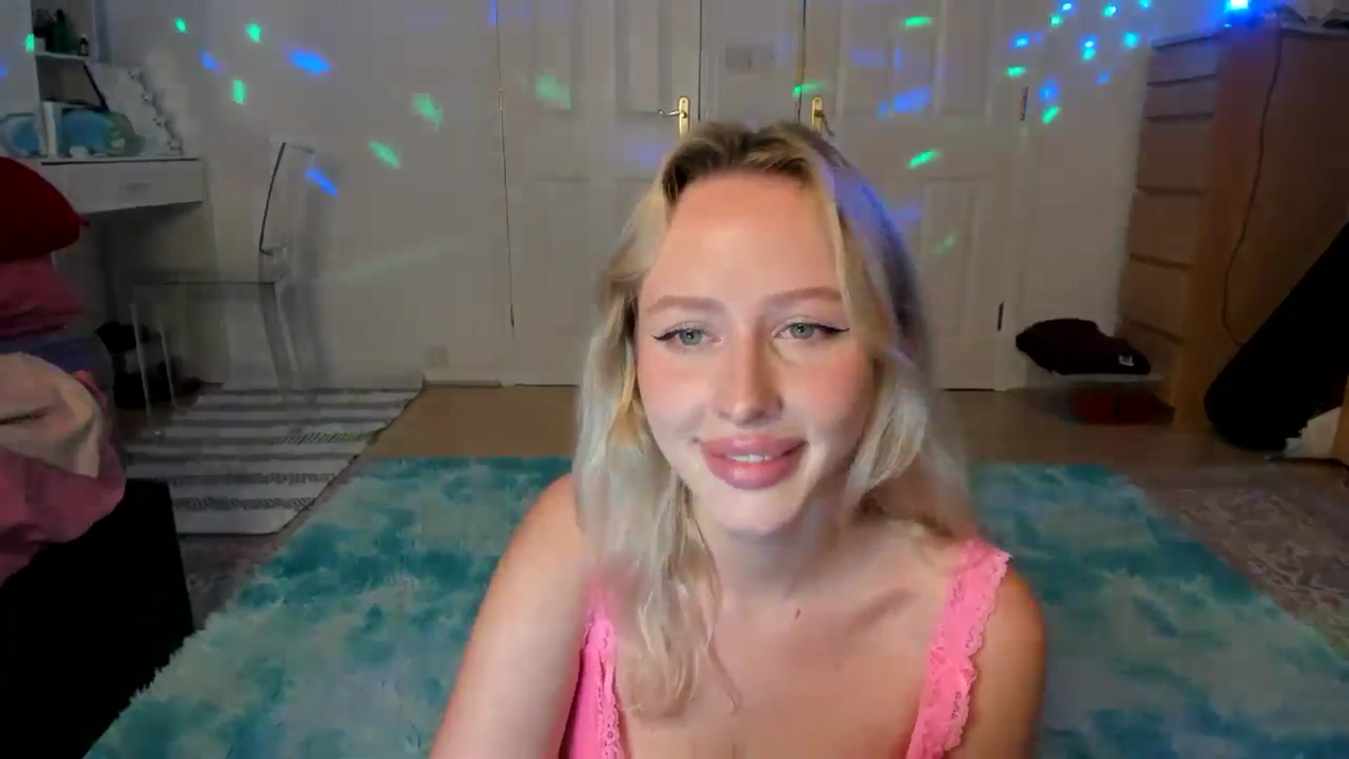 Gallery image thumbnail from Lamantina's myfreecams stream on, 08/06/2024, 24:48 image 16 of 20