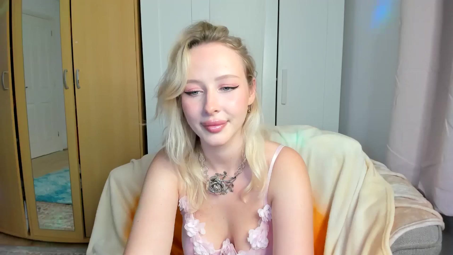 Gallery image thumbnail from Lamantina's myfreecams stream on, 08/10/2024, 21:58 image 10 of 20