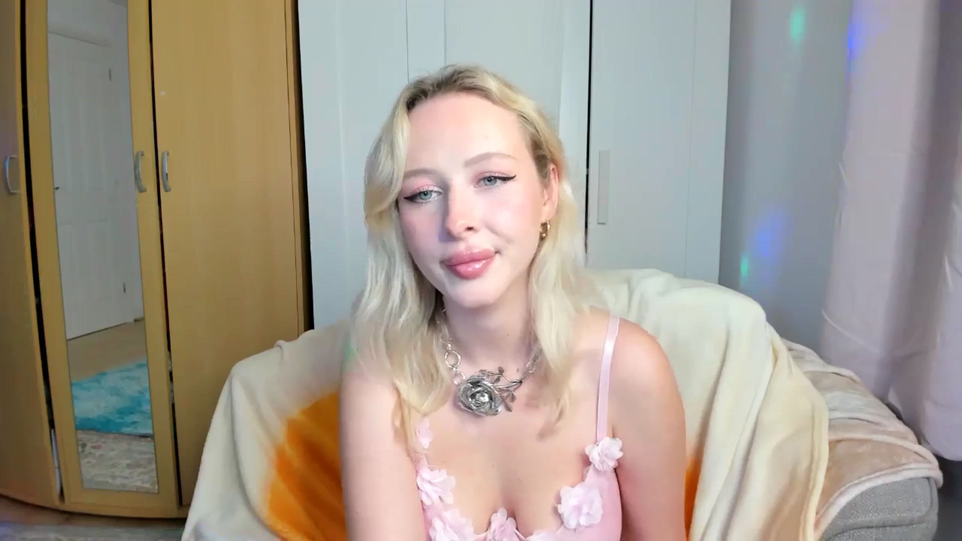 Gallery image thumbnail from Lamantina's myfreecams stream on, 08/10/2024, 21:58 image 17 of 20