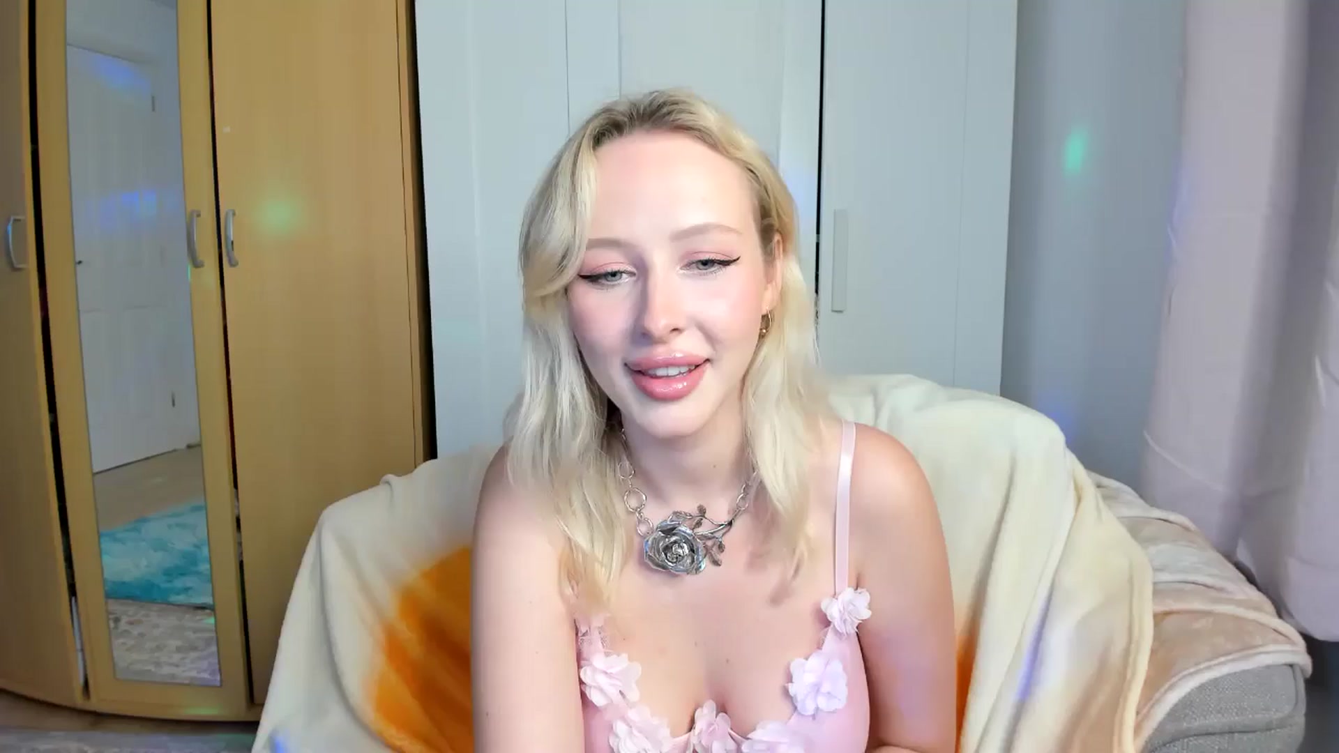 Gallery image thumbnail from Lamantina's myfreecams stream on, 08/10/2024, 21:58 image 16 of 20
