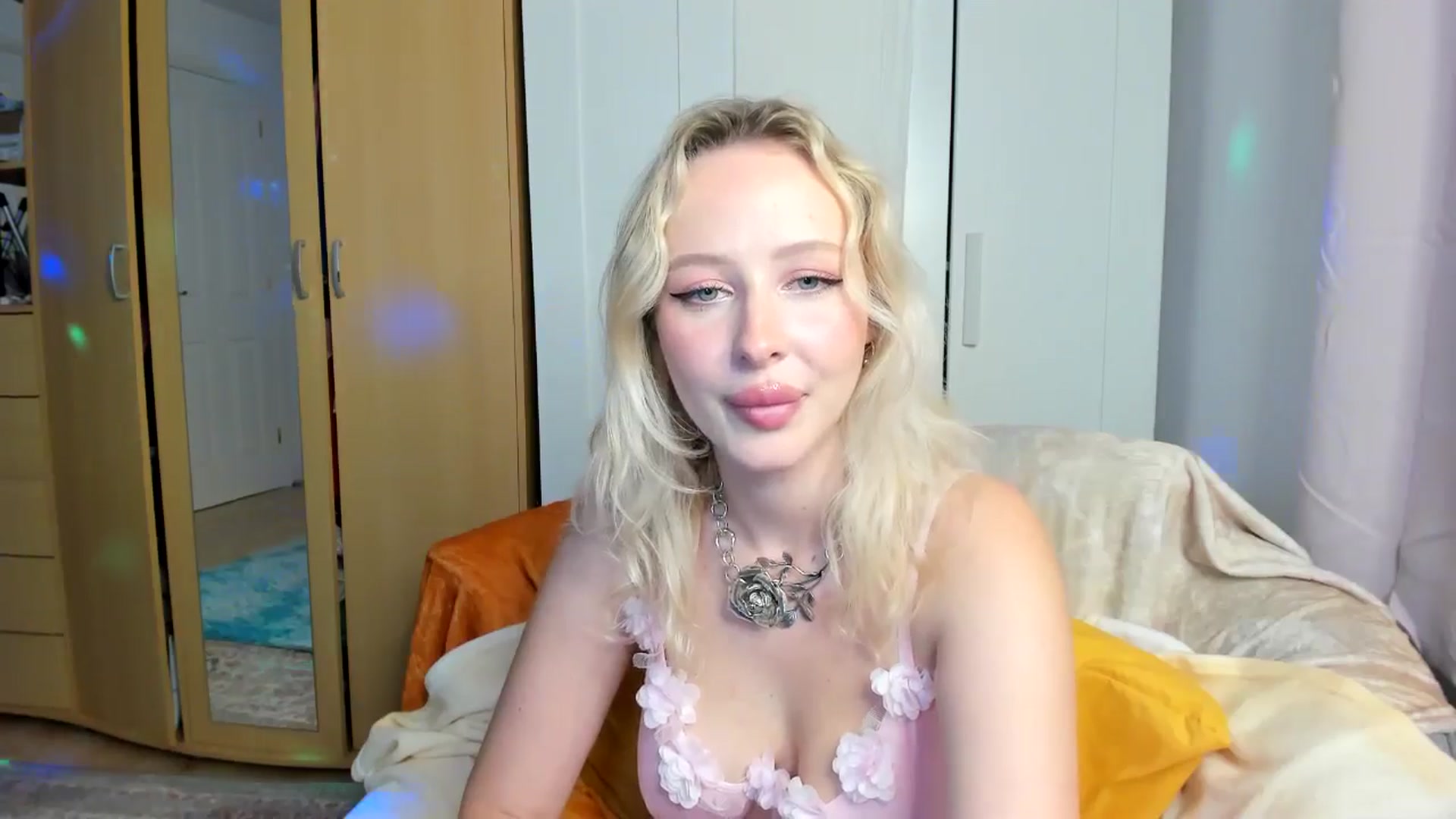 Gallery image thumbnail from Lamantina's myfreecams stream on, 08/10/2024, 23:59 image 11 of 20