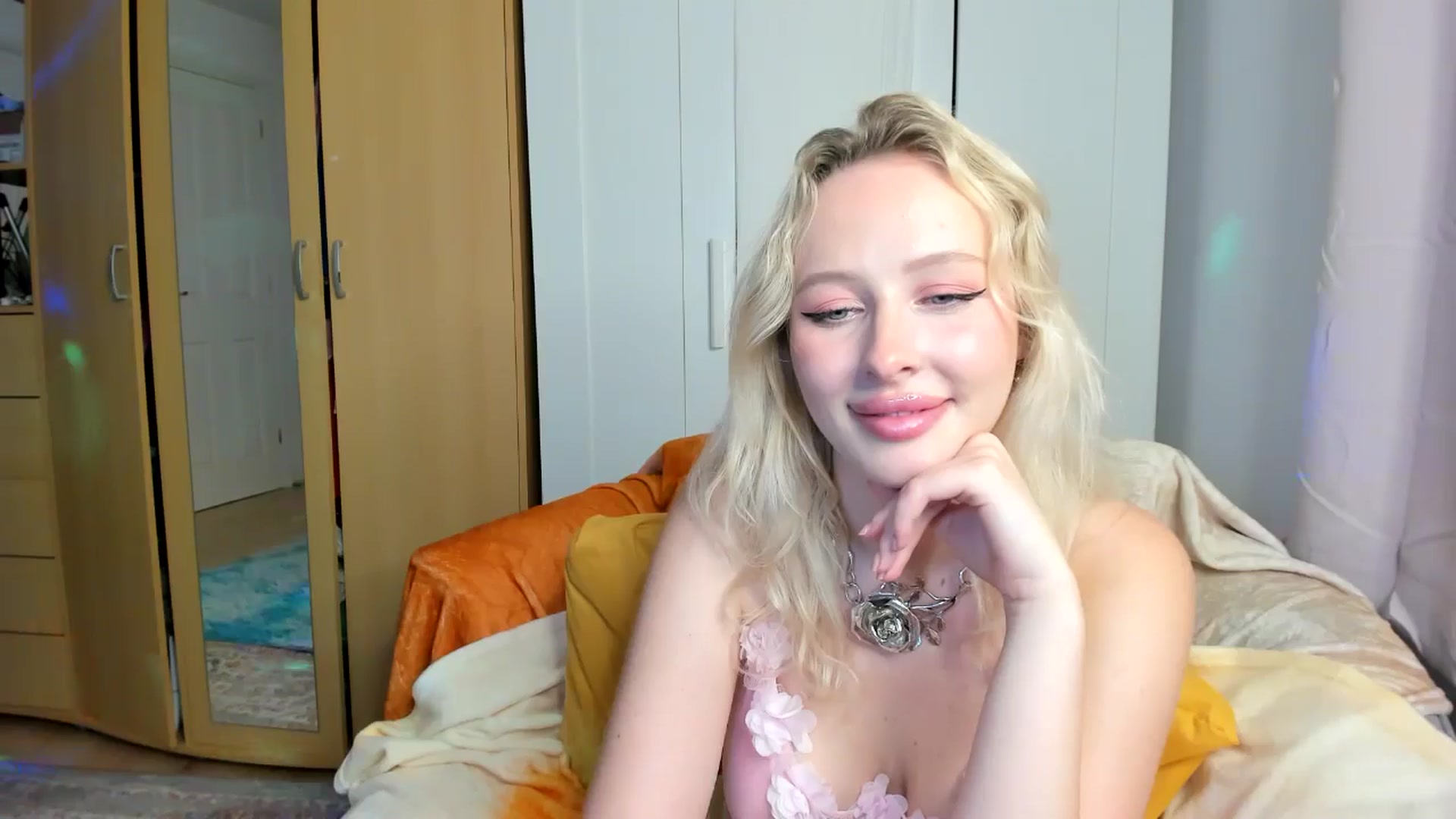 Gallery image thumbnail from Lamantina's myfreecams stream on, 08/10/2024, 23:59 image 18 of 20
