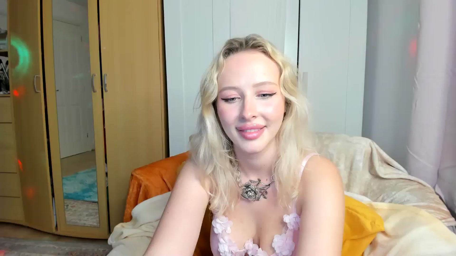 Gallery image thumbnail from Lamantina's myfreecams stream on, 08/10/2024, 23:59 image 3 of 20