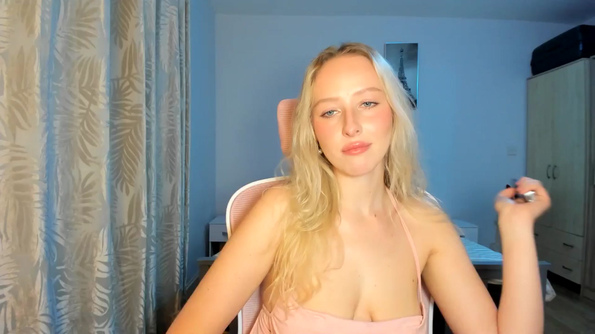 Gallery image thumbnail from Lamantina's myfreecams stream on, 08/10/2025, 24:57 image 17 of 20
