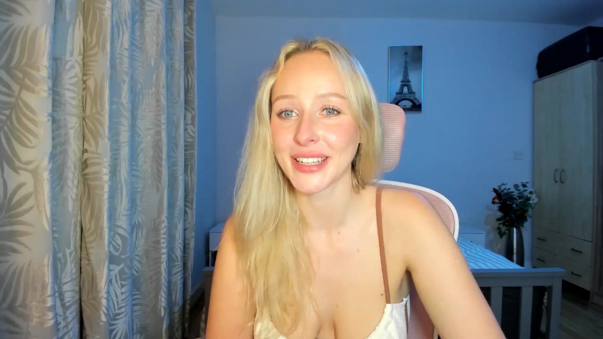 Gallery image thumbnail from Lamantina's myfreecams stream on, 08/26/2025, 24:37 image 13 of 20