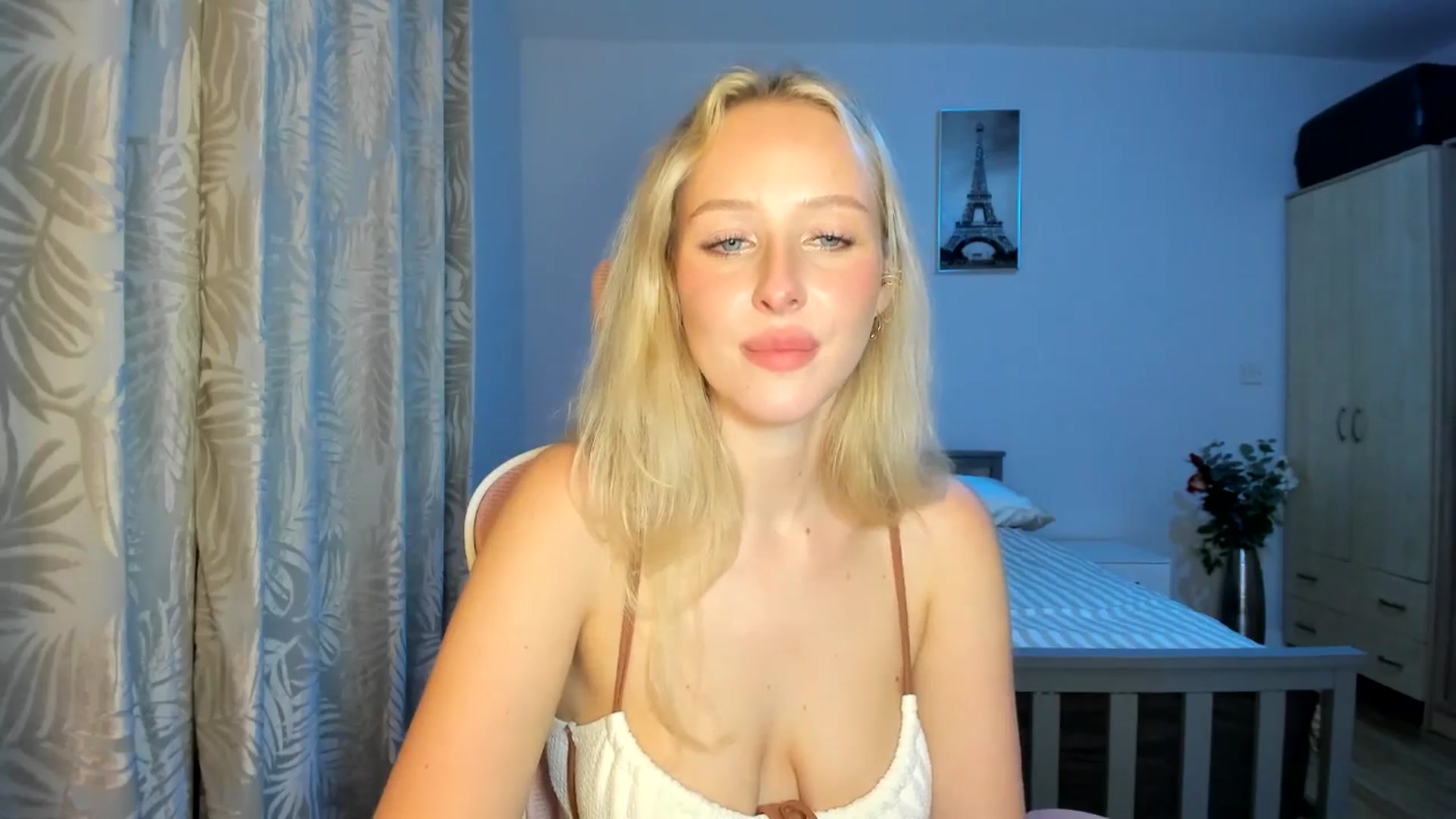 Gallery image thumbnail from Lamantina's myfreecams stream on, 08/26/2025, 24:37 image 10 of 20