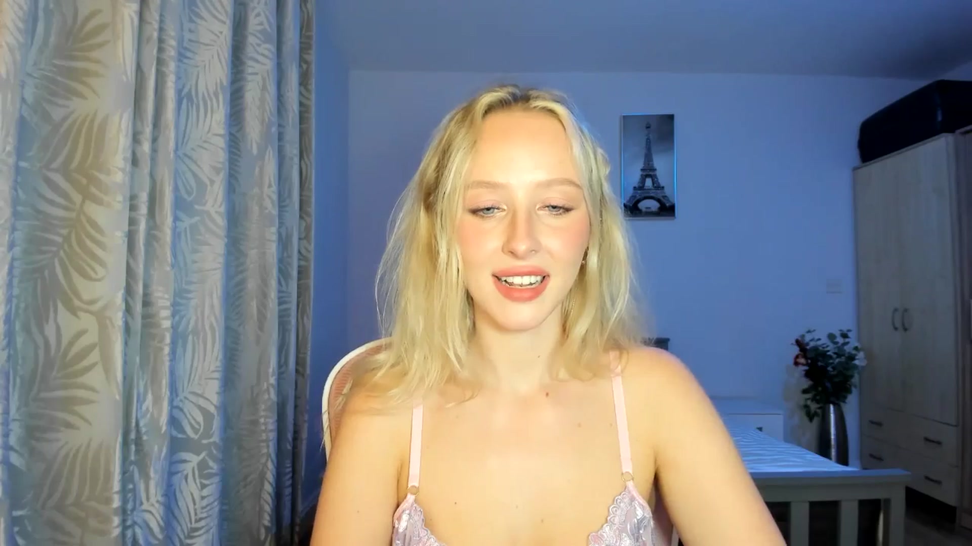 Gallery image thumbnail from Lamantina's myfreecams stream on, 08/28/2025, 02:24 image 6 of 20