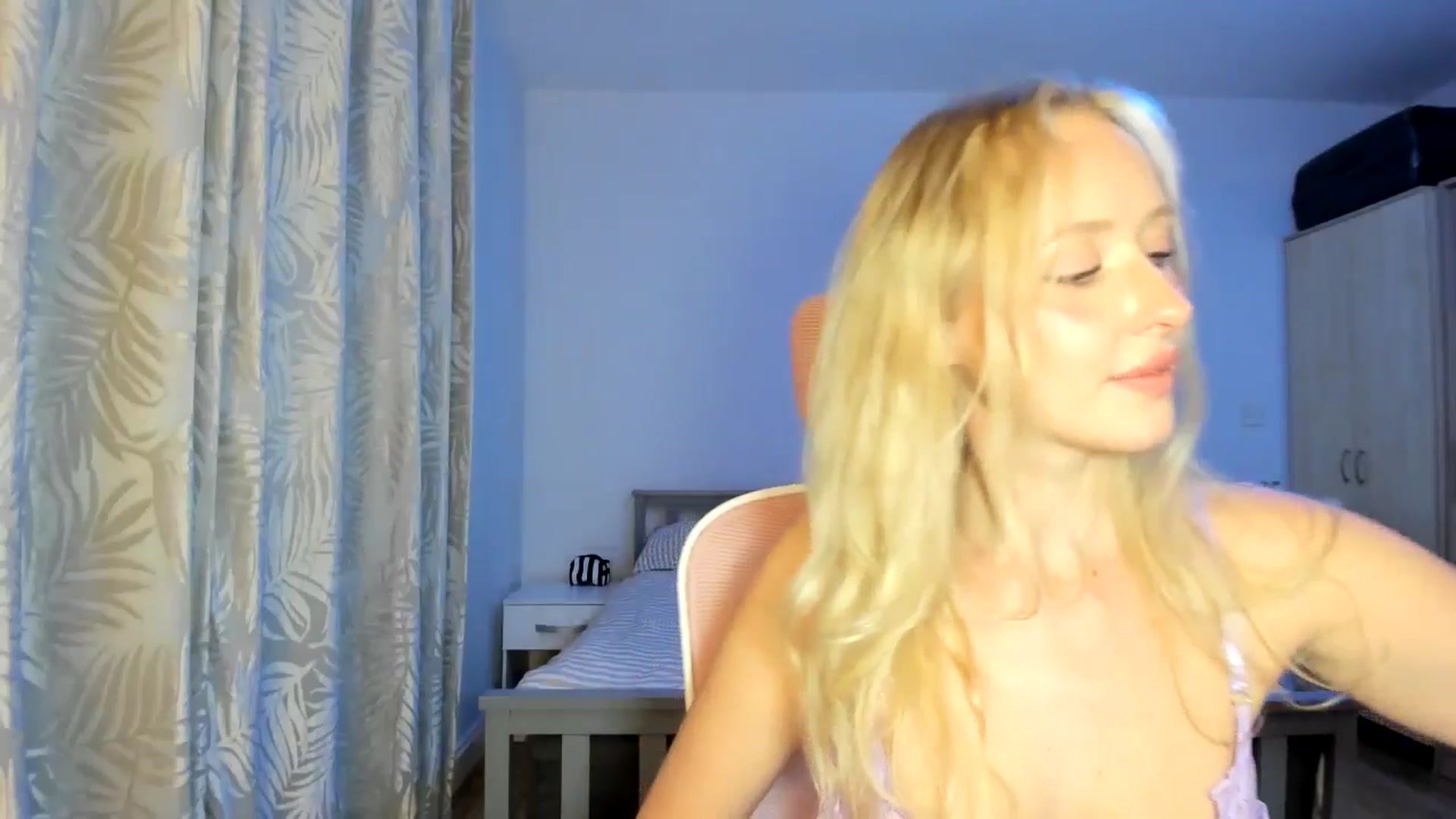 Gallery image thumbnail from Lamantina's myfreecams stream on, 08/28/2025, 02:24 image 2 of 20