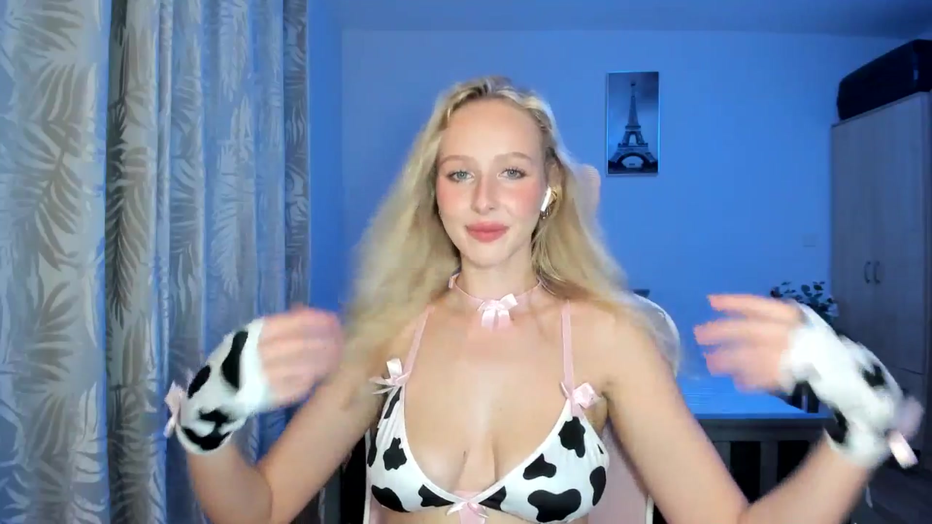Gallery image thumbnail from Lamantina's myfreecams stream on, 08/30/2025, 01:18 image 9 of 20