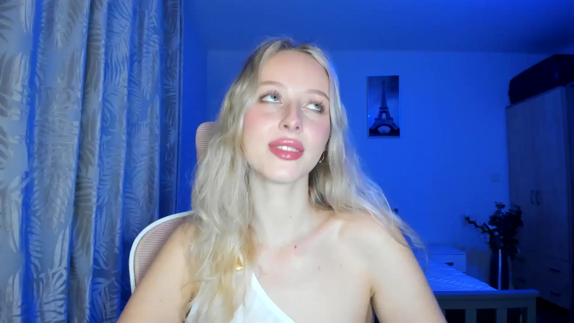 Gallery image thumbnail from Lamantina's myfreecams stream on, 09/04/2025, 23:57 image 3 of 20