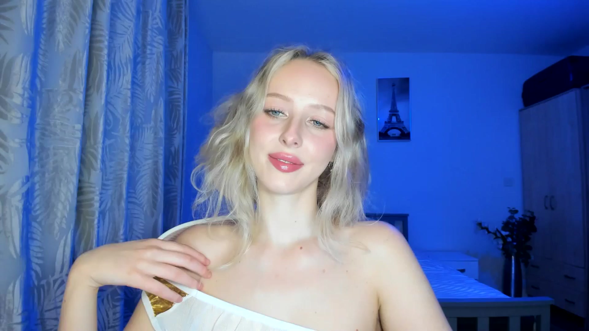 Gallery image thumbnail from Lamantina's myfreecams stream on, 09/04/2025, 23:57 image 14 of 20