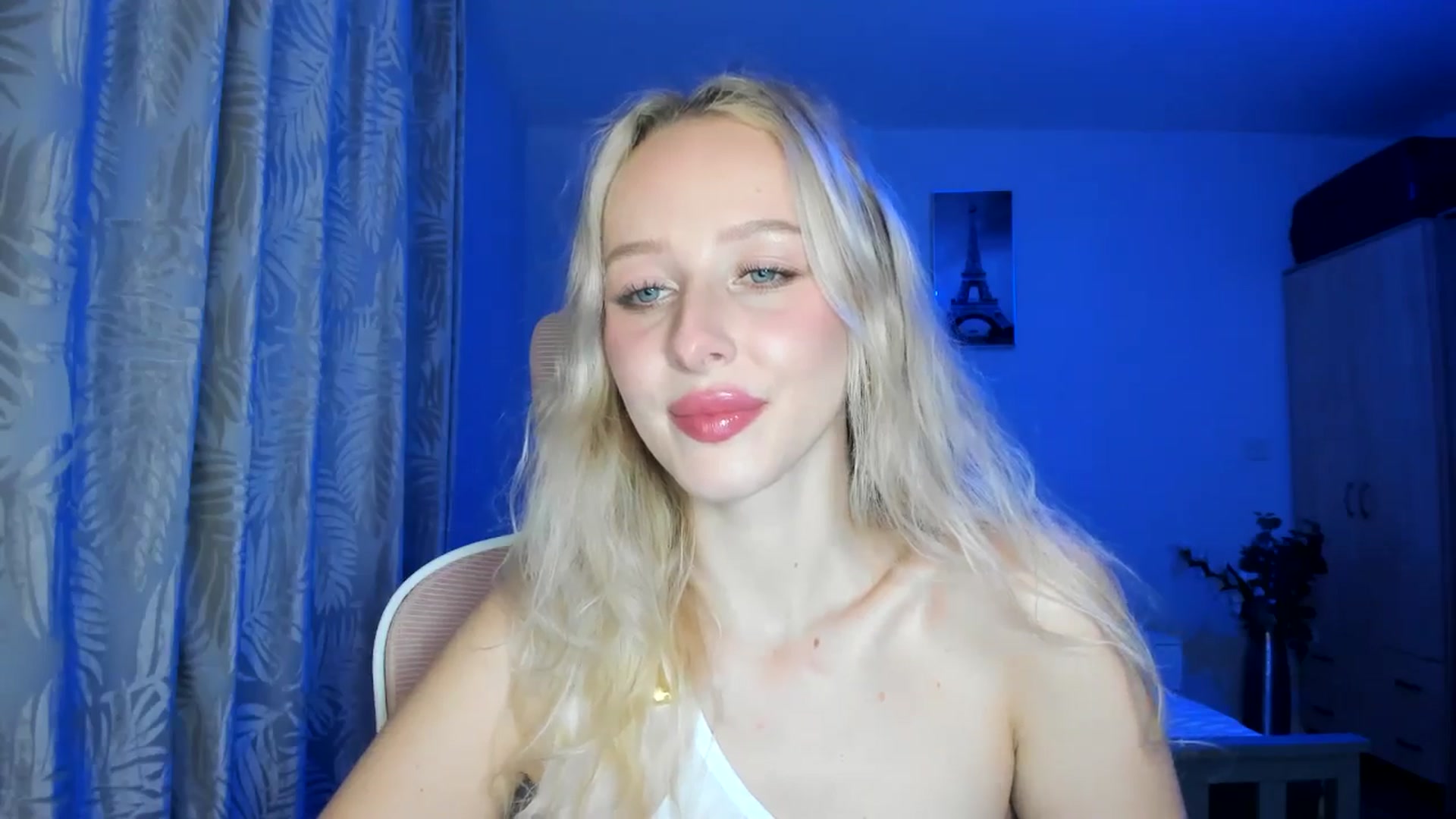 Gallery image thumbnail from Lamantina's myfreecams stream on, 09/04/2025, 23:57 image 2 of 20
