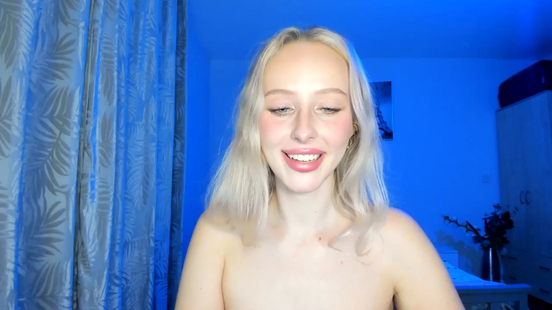 Gallery image thumbnail from Lamantina's myfreecams stream on, 09/05/2025, 23:28 image 2 of 20