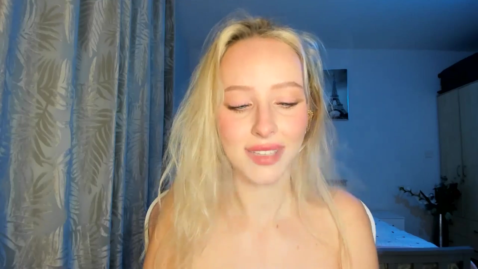 Gallery image thumbnail from Lamantina's myfreecams stream on, 09/15/2025, 22:16 image 8 of 20