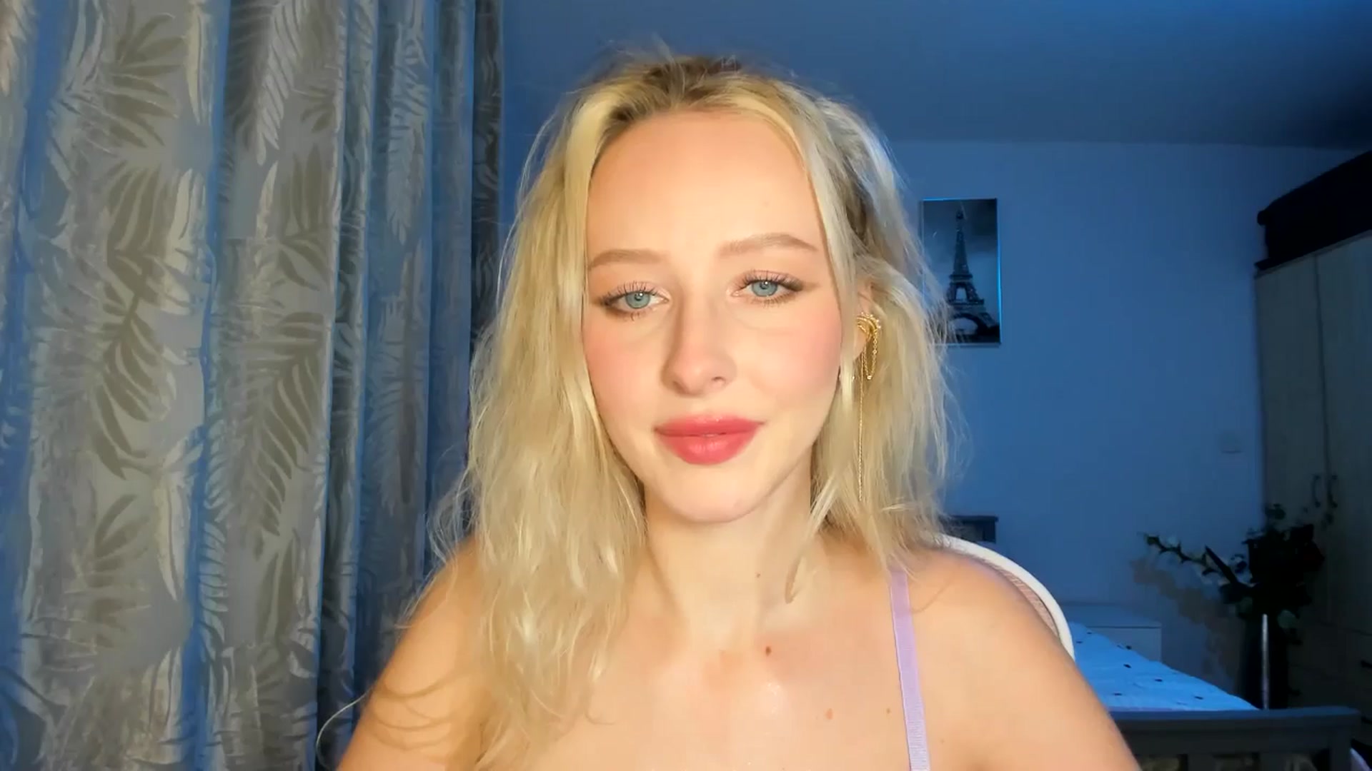 Gallery image thumbnail from Lamantina's myfreecams stream on, 09/15/2025, 22:16 image 5 of 20