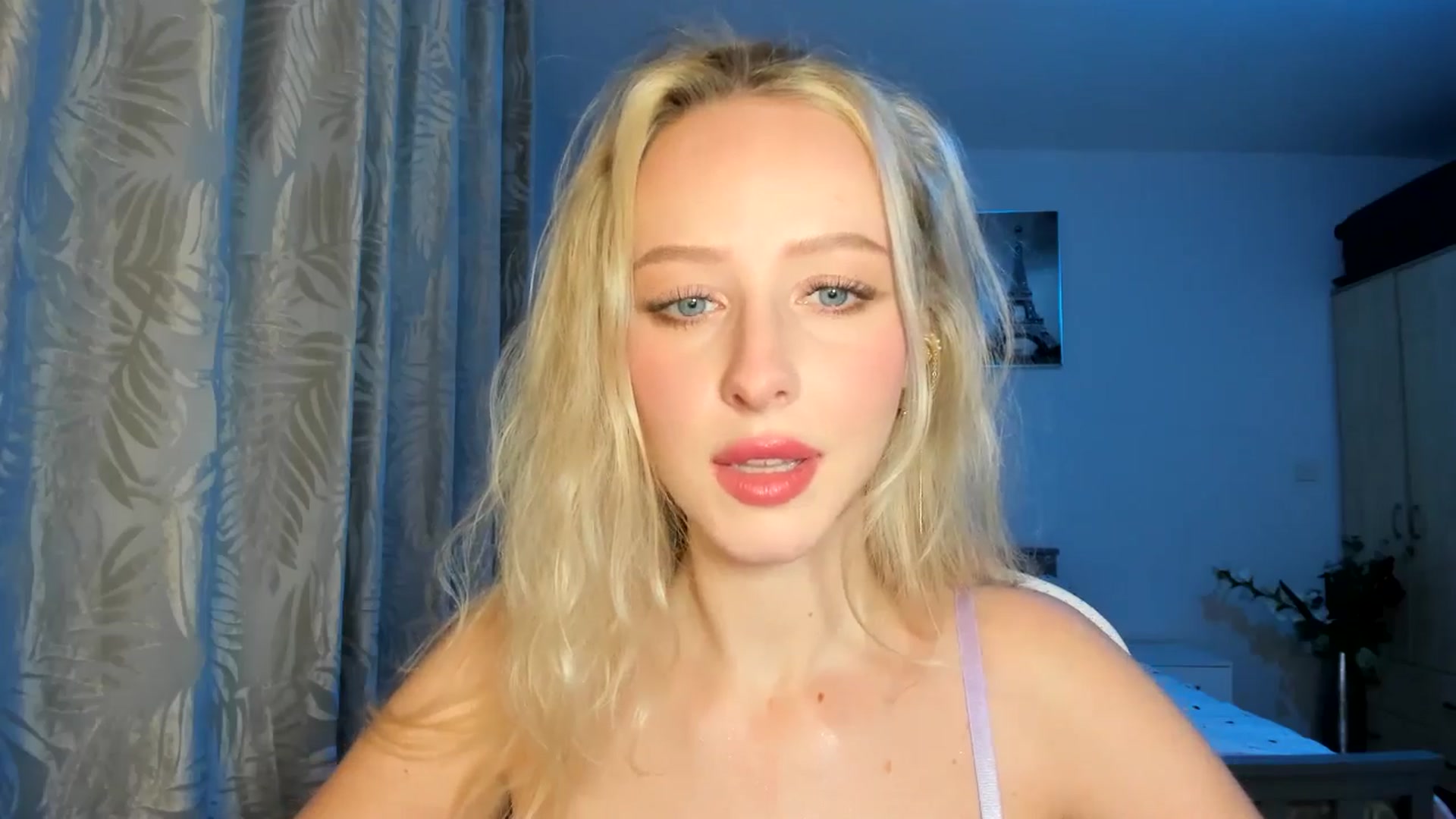 Gallery image thumbnail from Lamantina's myfreecams stream on, 09/15/2025, 22:16 image 4 of 20