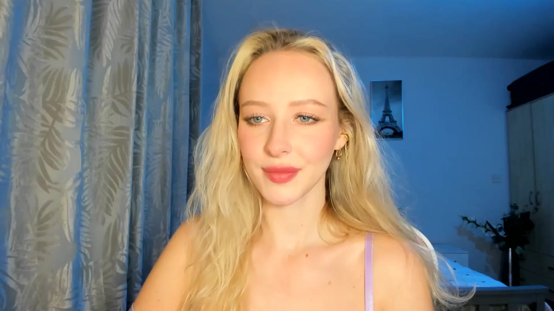 Gallery image thumbnail from Lamantina's myfreecams stream on, 09/15/2025, 22:16 image 6 of 20