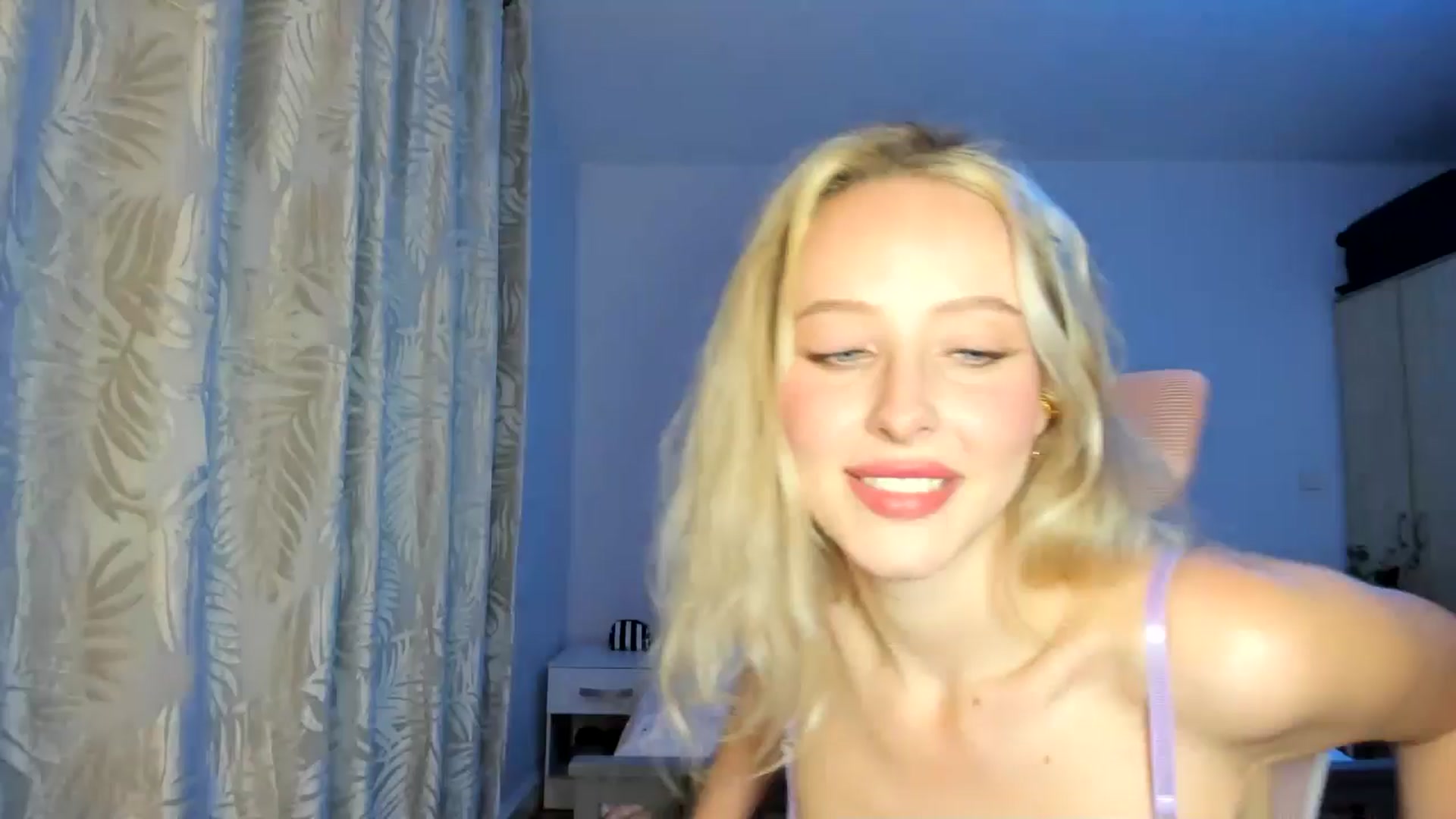 Gallery image thumbnail from Lamantina's myfreecams stream on, 09/15/2025, 23:40 image 1 of 20