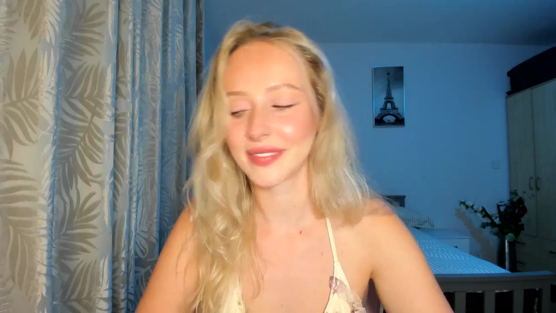 Gallery image thumbnail from Lamantina's myfreecams stream on, 10/04/2025, 24:01 image 9 of 20