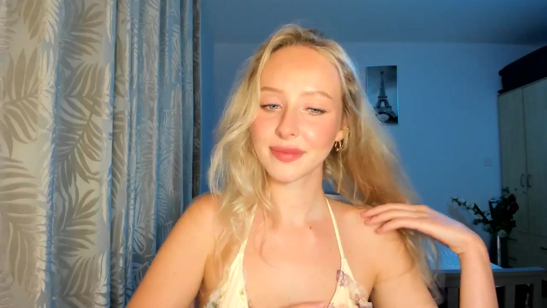 Gallery image thumbnail from Lamantina's myfreecams stream on, 10/04/2025, 24:01 image 13 of 20