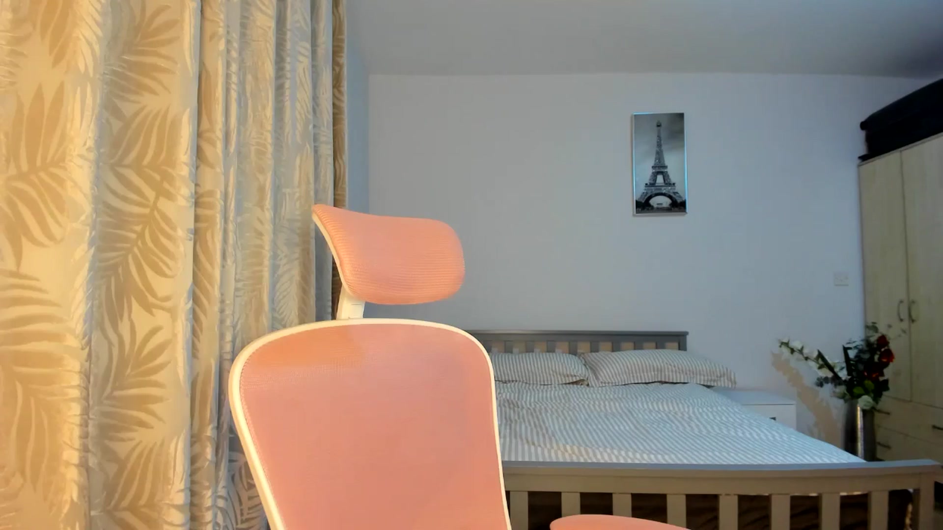 Gallery image thumbnail from Lamantina's myfreecams stream on, 10/04/2025, 24:01 image 14 of 20